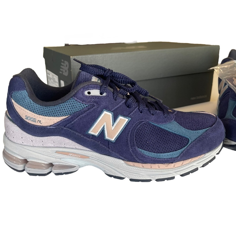 New Balance Sneakers 2002R Running Size 10 Indigo Suede New In Box M2002RWC